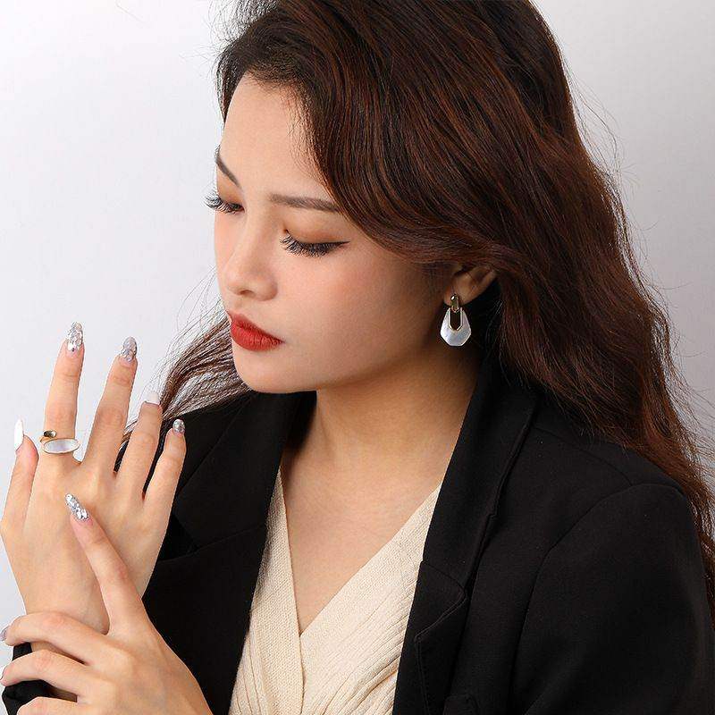 Abalone Shell Dangling Earrings - Aventus