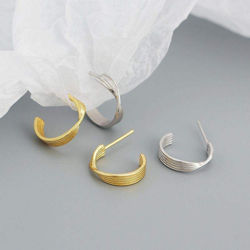 Twisted C Shape Stud Earrings - Aventus