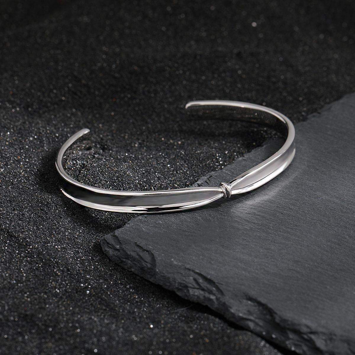 Knotted Cuff Bracelet - Aventus