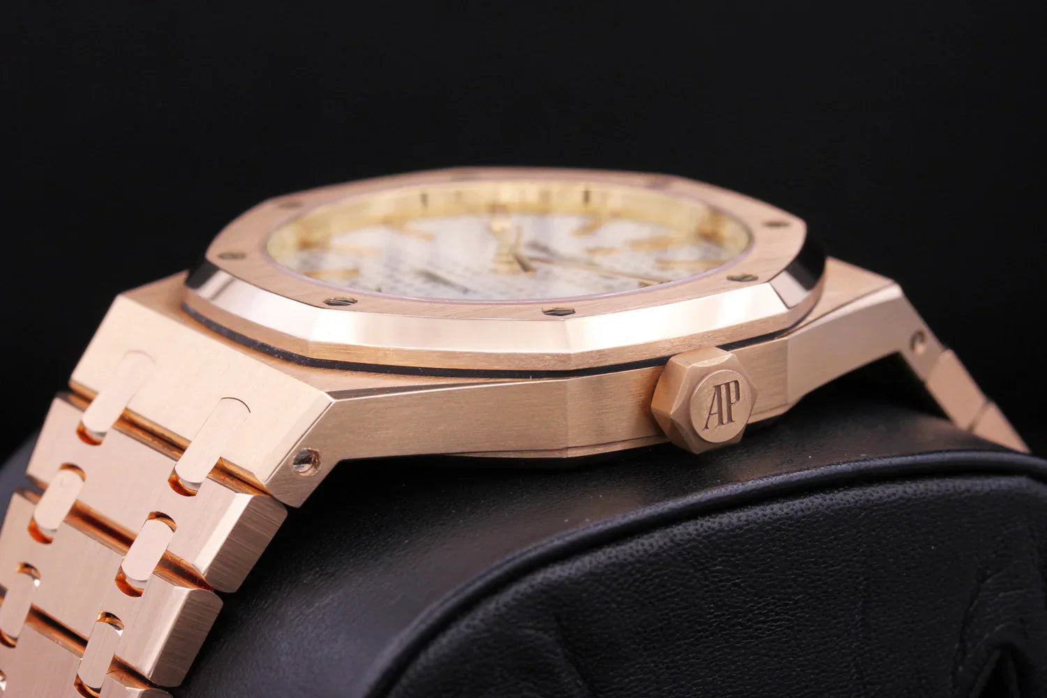 Royal Oak White Dial 15400OR.OO.1220OR.02