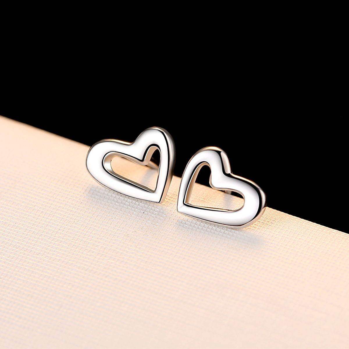 Hearted Stud Earrings - Aventus