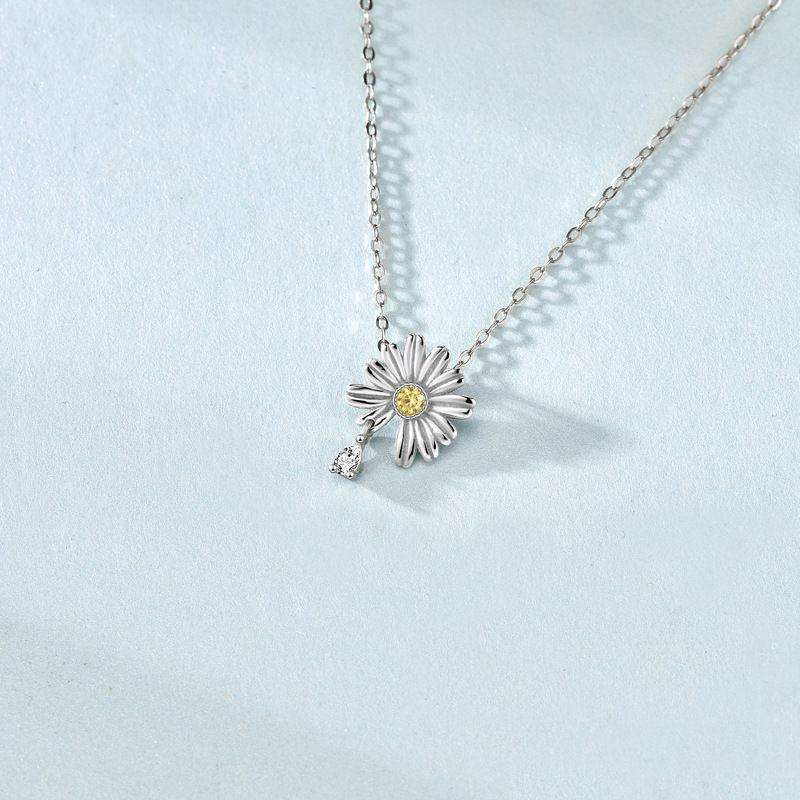 Daisy Flower Necklace - Aventus