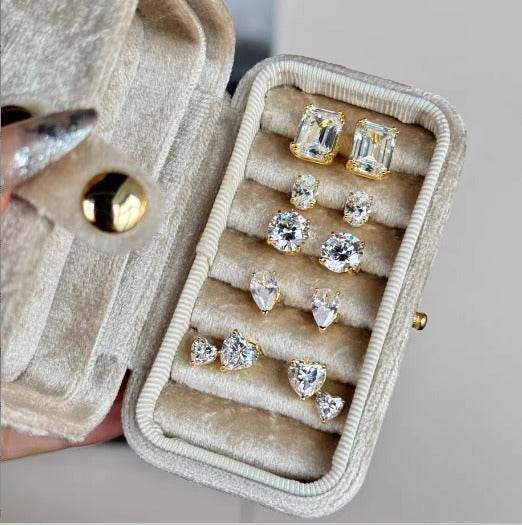 Graduated Heart Gold Studs - Aventus