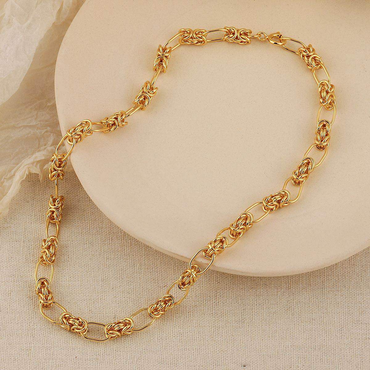 Knot Cross Chain Necklace - Aventus