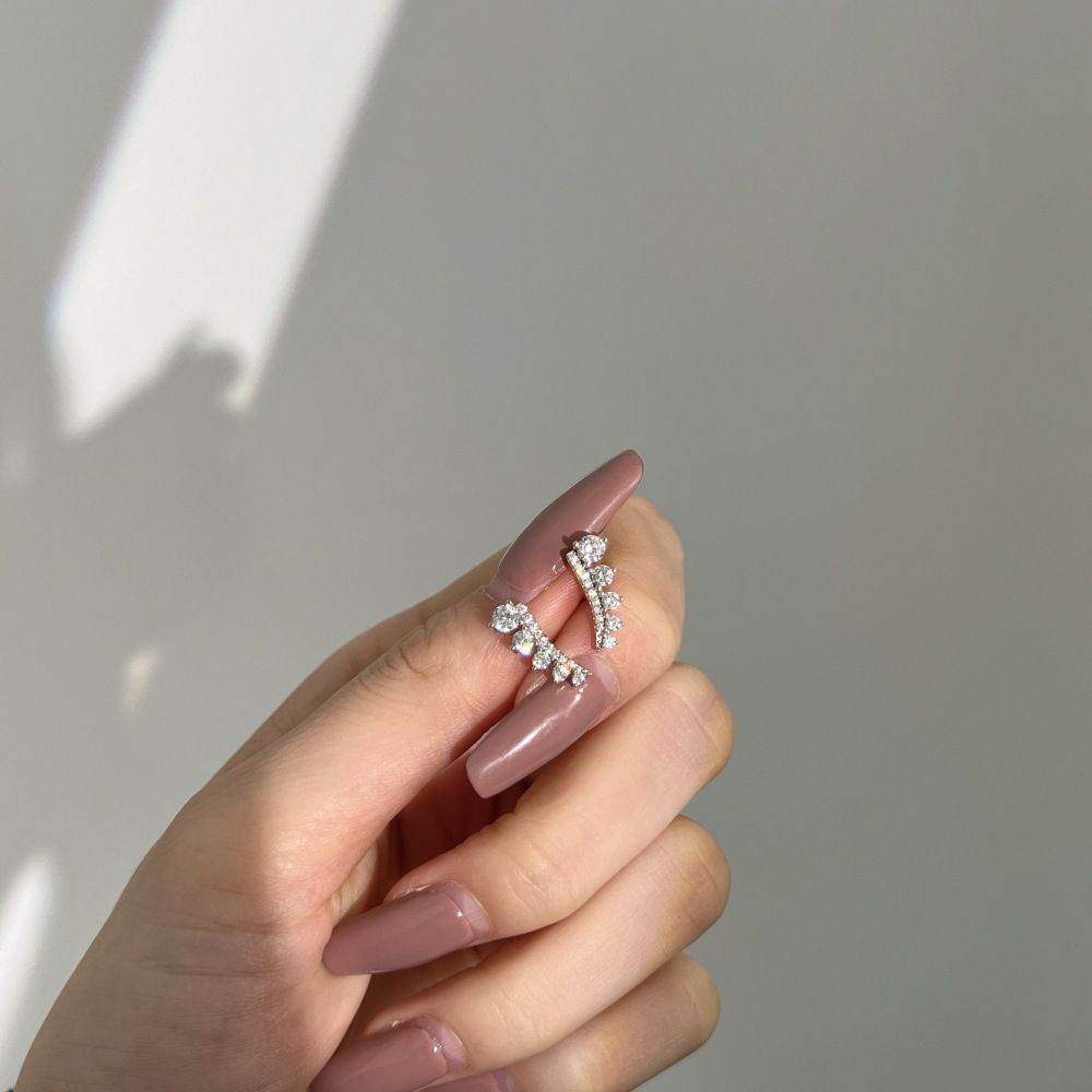 Linear Diamond Stud Earrings - Aventus