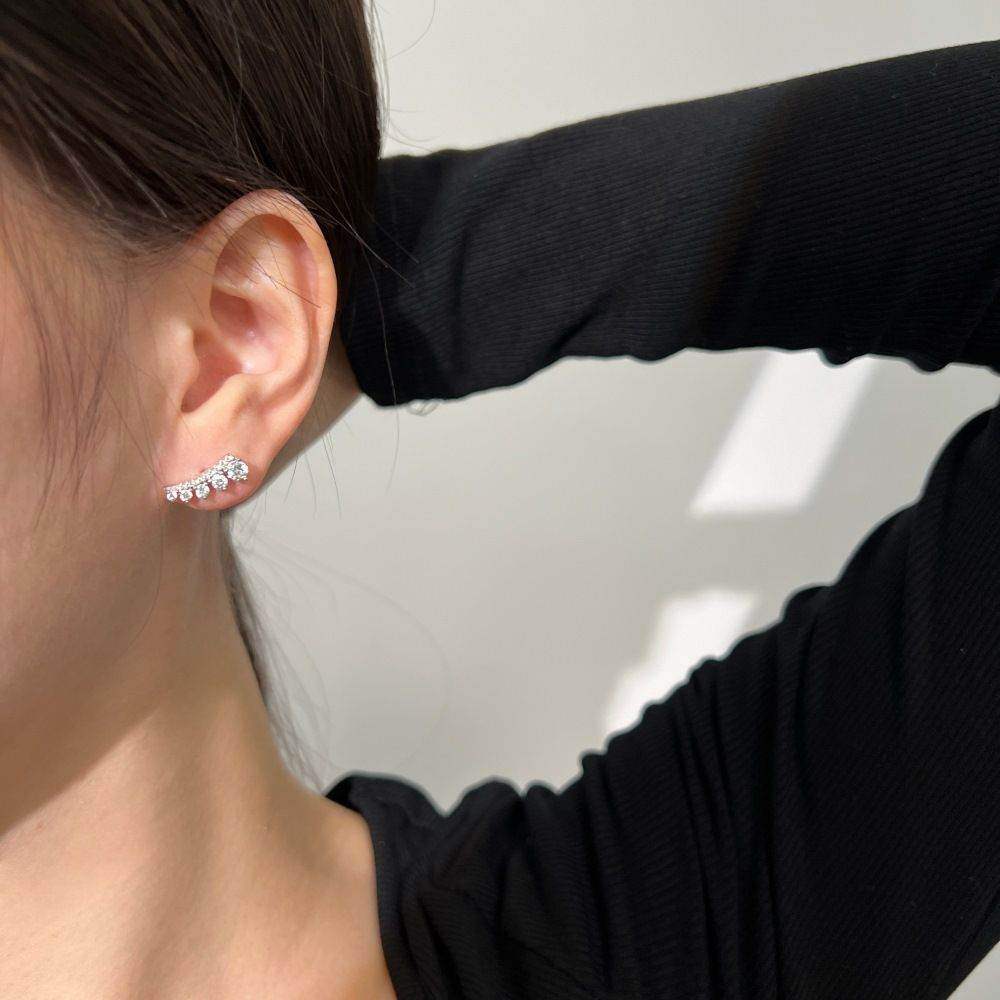 Linear Diamond Stud Earrings - Aventus