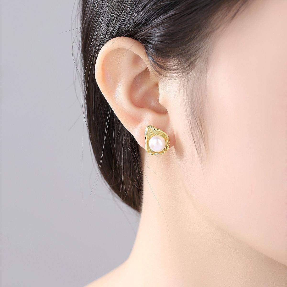 Natural Pearl Shell Stud Earrings - Aventus