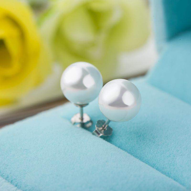 Pearl Stud Earrings - Aventus