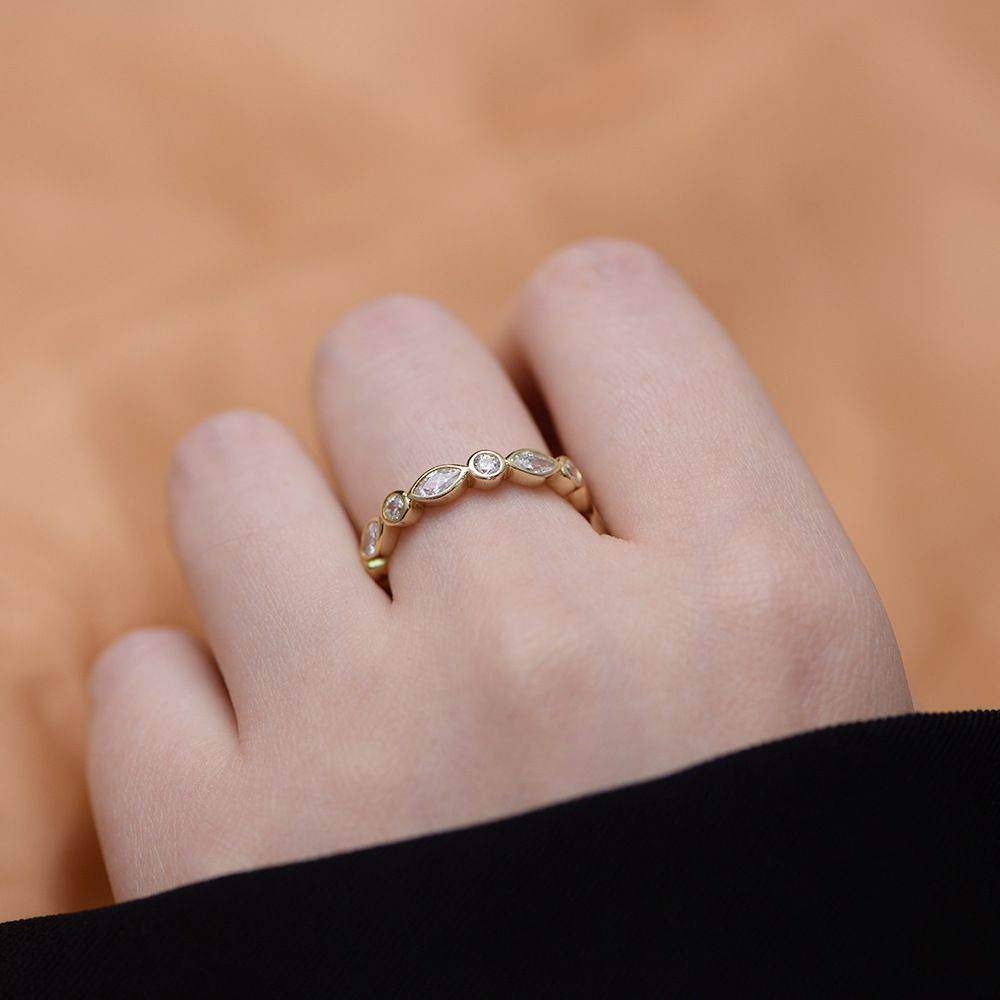 Round Oval Eternity Ring - Aventus