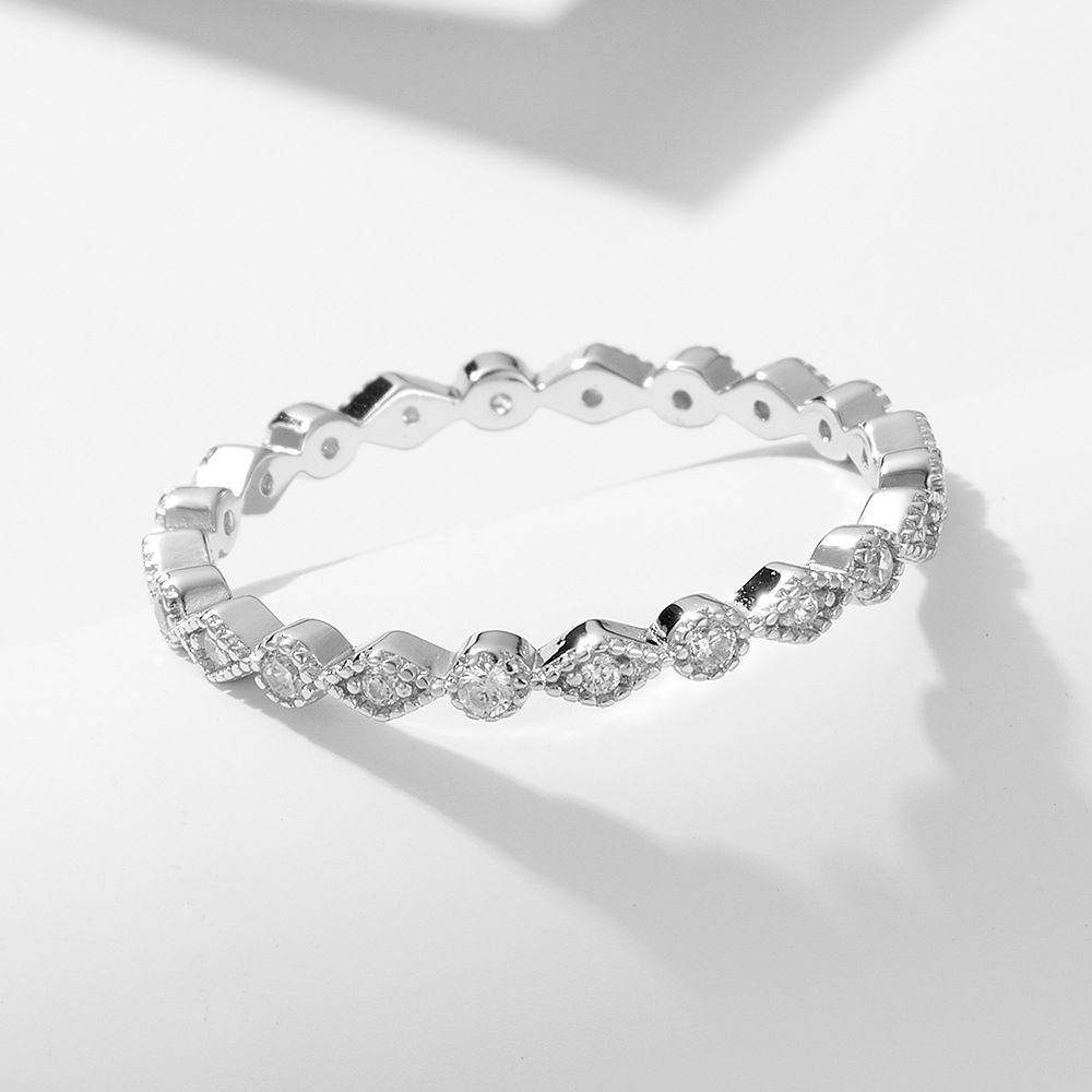 Round Rhombus Eternity Band - Aventus