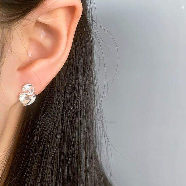 Scallop Skirt Stud Earrings - Aventus