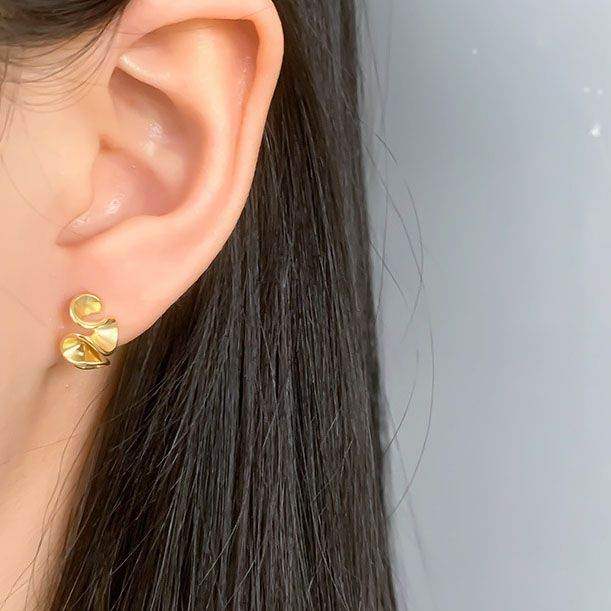 Scallop Skirt Stud Earrings - Aventus