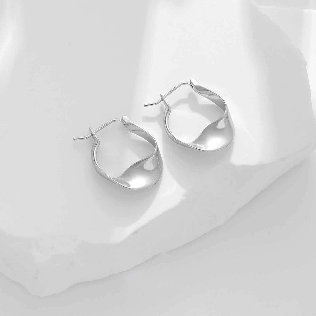 Twisted Circle Hoop Earrings - Aventus
